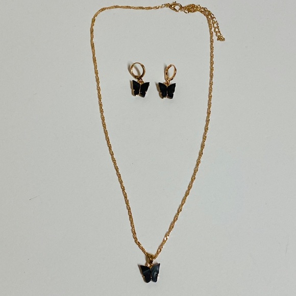 🔥3/$25🔥3 Piece Butterfly Charm Necklace Set - Picture 2 of 8